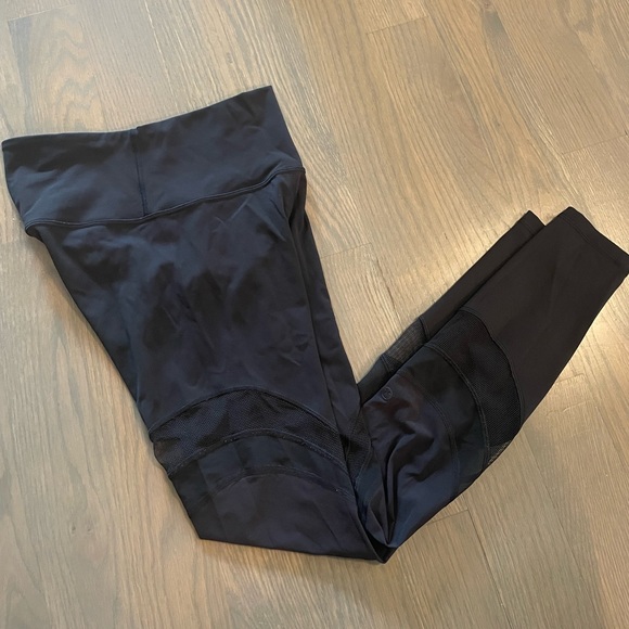 Lululemon | Black Leggings with Mesh Inserts (6) - Picture 1 of 3